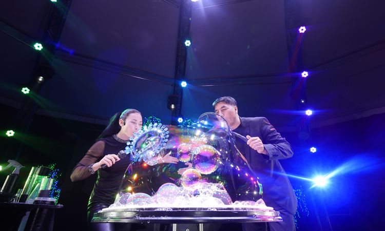 Gazillion Bubble Show โชว์ฟองสบู่ที่ยิ่งใหญ่ที่สุด กลับมาสร้างปรากฏการณ์ความสนุกอีกครั้ง 18 - 21 ม.ค. ปีหน้า