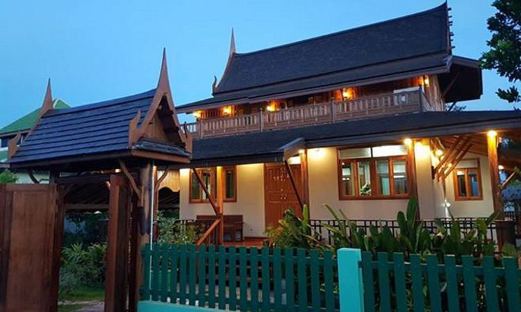 เปิดภาพ บ้านทรงไทยของ ตูน บอร์ดี้สแลม รีโนเวทเป็นของขวัญให้กับพ่อแม่