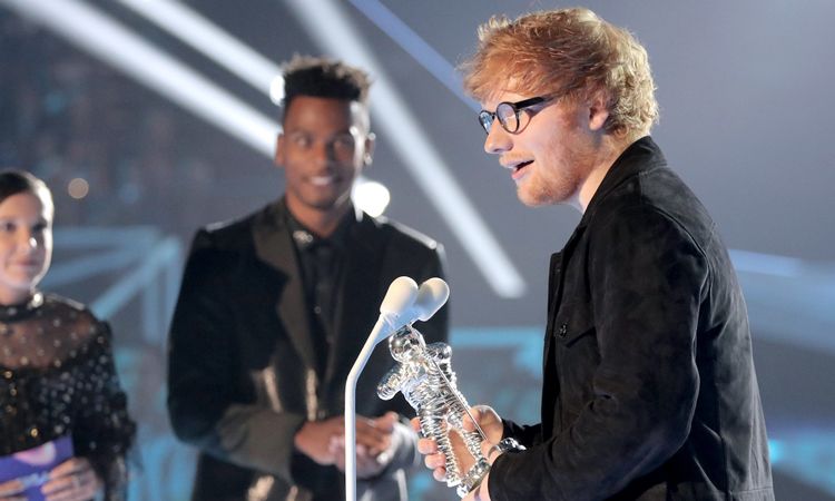 Ed Sheeran ผงาดคว้ารางวัล ศิลปินแห่งปี จาก MTV VMAs 2017