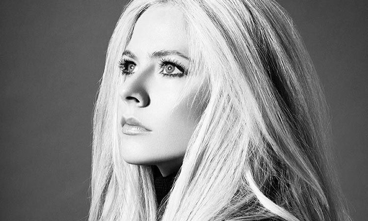 ฟัง Head Above Water เพลงใหม่เพลงแรกในรอบห้าปี ของ Avril Lavigne