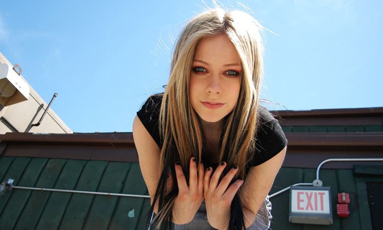 Avril Lavigne ประกาศตารางทัวร์คอนเสิร์ตปี 2022