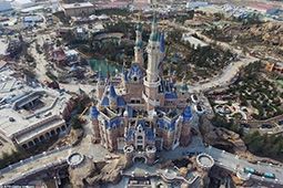 ยลโฉม Shanghai Disneyland หลังซุ่มสร้างนาน 5 ปี ขายบัตรวันแรกหมดเกลี้ยง เปิดทางการ 16 มิถุนายนนี้