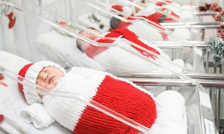 โรงพยาบาลพญาไทศรีราชา เนรมิตชุดซานต้าให้เด็กทารกในวันคริสต์มาส