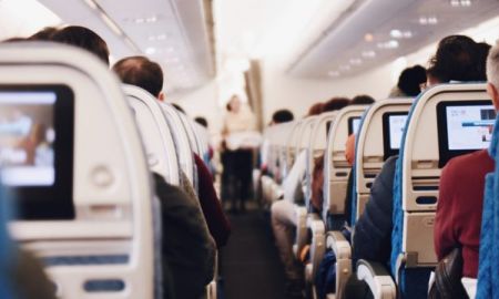 9 วิธีแก้เบื่อ และการเตรียมตัว เมื่อต้อง นั่งเครื่องบินนานๆ