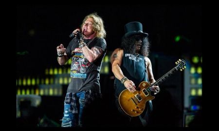 ชมคลิป Guns N' Roses หน้าแตกรับวันวาเลนไทน์ ประกาศชื่อเมืองที่ไปเล่นผิด จนโดนแฟนโห่