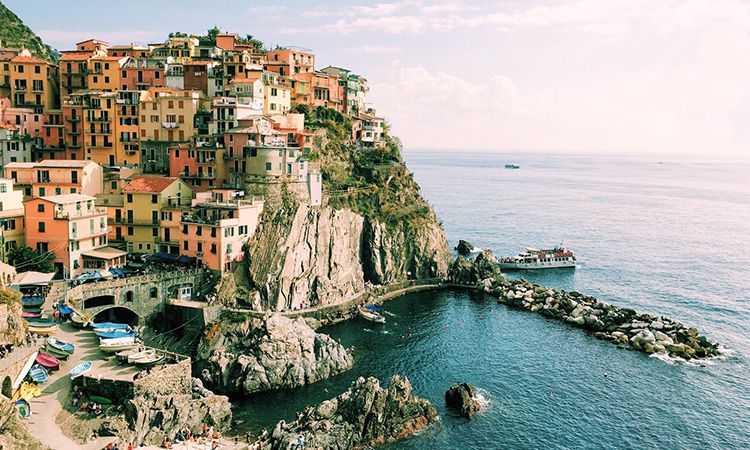 สวยงามตามท้องเรื่อง! Cinque Terre หมู่บ้านบนหน้าผาริมทะเล ประเทศอิตาลี