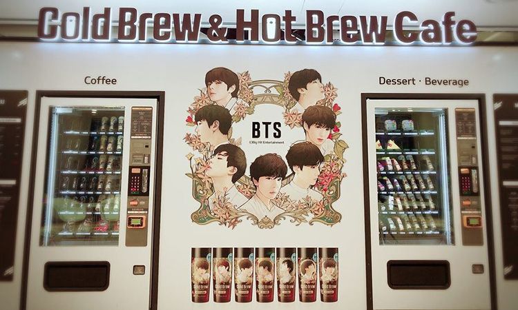Cold Brew & Hot Brew Cafe เอาใจอาร์มี่ จัดตั้งเครื่องหยอดเหรียญอัตโนมัติลายหนุ่มๆ วง BTS