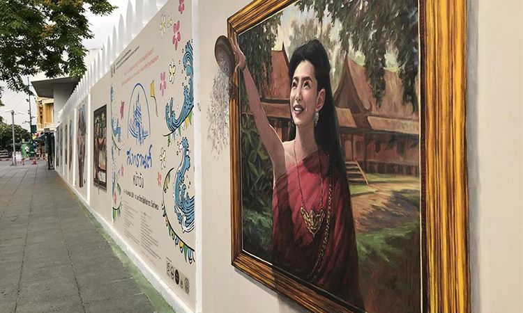 ชวนออเจ้า ถ่ายรูปกับภาพวาดพี่หมื่นและแม่หญิงการะเกด งาน สงกรานต์หน้าวัง ณ มหาวิทยาลัยศิลปากร วังท่าพระ
