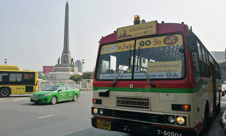 เสริมมงคลชีวิต ปีใหม่ไทย ขึ้นรถเมล์ไหว้พระ 10 วัด ฟรี