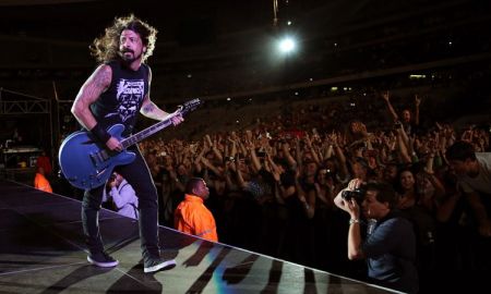 ชม Foo Fighters เปิดตัวมือกลองคนใหม่พร้อมซ้อมเพลงโชว์ด้วยกันผ่านไลฟ์สตรีม