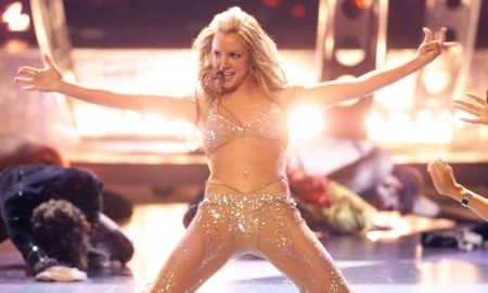 เพลง Baby One More Time ของ Britney Spears ติดชาร์ตเพลงของศิลปินหญิงที่ขายดีที่สุดฝั่งอังกฤษ