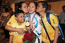 น้องเมย์ ถึงไทยสุดชื่นมื่น ตั้งเป้าเค้นฟอร์มลุยโอลิมปิก 2016