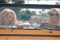 Britney Spears & Iggy Azalea แซ่บย้อนยุคใน เอ็มวี Pretty Girls