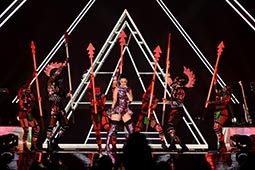 Katy Perry โชว์ลีลาอลังการ The Prismatic World Tour in Bangkok
