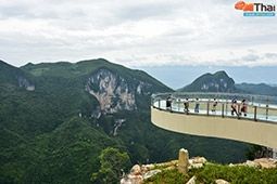 สะพานกระจกรูปเกือกม้าที่ยาวที่สุดในโลก ฉงชิ่ง ประเทศจีน