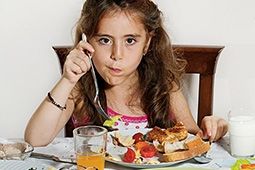 มาดูกันดีกว่าว่า เด็กๆจากทั่วทุกมุมโลก เค้ากินอะไรเป็นอาหารเช้ากันบ้าง?