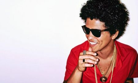 มาแล้ว! เอ็มวีเพลง Versace on the Floor งานใหม่ล่าสุดจาก Bruno Mars