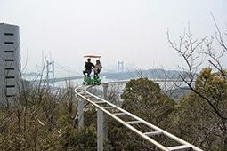 บริการรถไฟเหาะในสวนสนุกประเทศญี่ปุ่น แต่จากรถไฟ กลายเป็น จักรยาน สุดหลอน ความสูงเท่าตึก 4 ชั้น