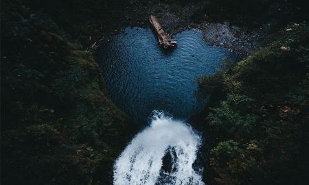 แอ่งน้ำรูปหัวใจ ที่ Multnomah Falls รัฐโอเรกอน สหรัฐอเมริกา