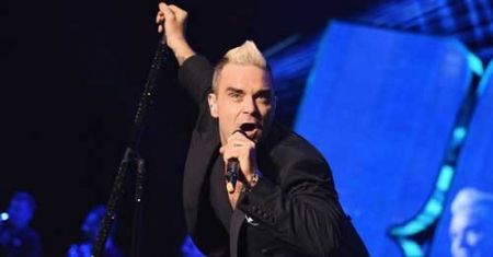Robbie Williams เซอร์ไพรส์แฟนเพลงในรอบ 16 ปี!