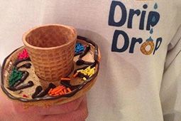 เด็กวัย 14 ปีคิดค้น Drip Drop วงแหวนวาฟเฟิล ที่จะเปลี่ยนการทานไอศกรีม ให้ไม่เปื้อนอีกต่อไป!!