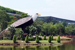 สวนนกชัยนาท ตื่นตากับการชมนกในกรงขนาดใหญ่ที่สุดในเอเชีย