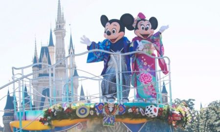 พบกับ Mickey Mouse ในชุดกิโมโน และขบวนพาเหรดฉลองปีใหม่ จาก Tokyo Disney Resort