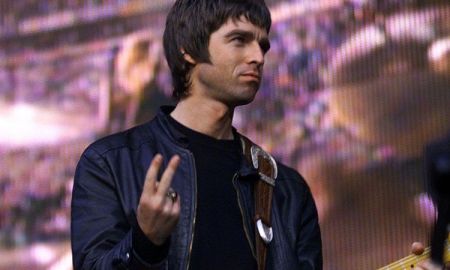 Noel Gallagher ยอมรับว่ารู้สึกอายที่ Oasis ถูกเอาไปเทียบกับ The Beatles