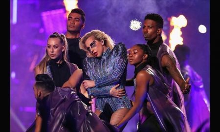 ชมกันยาวๆ Lady Gaga กับโชว์สุดปังในคอนเสิร์ตพักครึ่ง Super Bowl